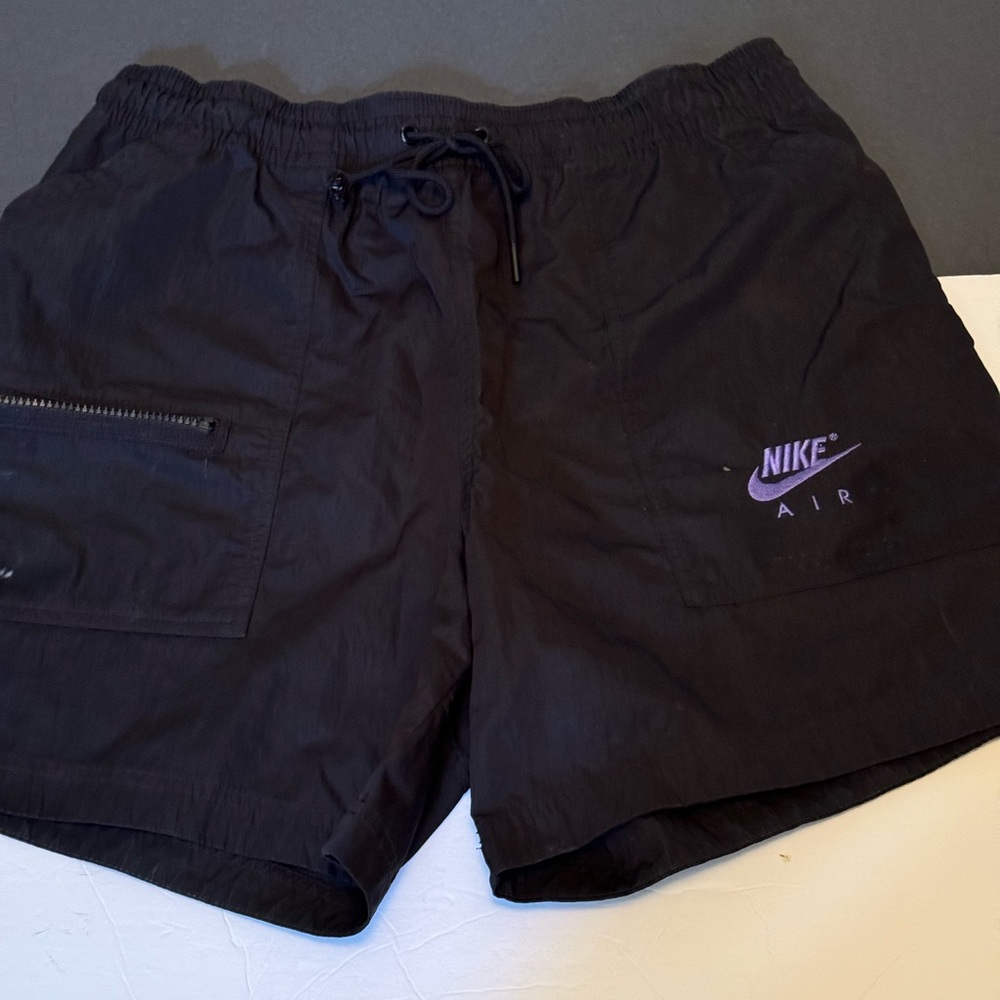 Mens Nike shorts with cargo pocket, size medium black and purple